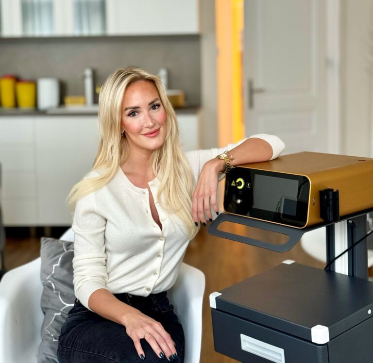 MUDr. Ivana Grossová provádí ošetření Endolift na klinice Formositas Praha
